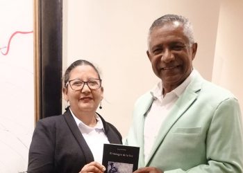 Juan Colón llena de poesía y emociones el Museo de Arte de Santiago