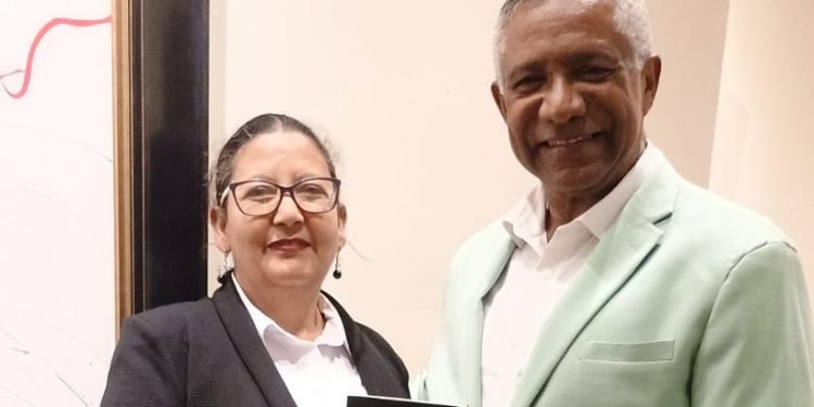Juan Colón llena de poesía y emociones el Museo de Arte de Santiago