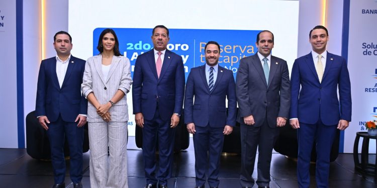 Banreservas impulsa la educación financiera con foro sobre ahorro e inversión en Santiago
