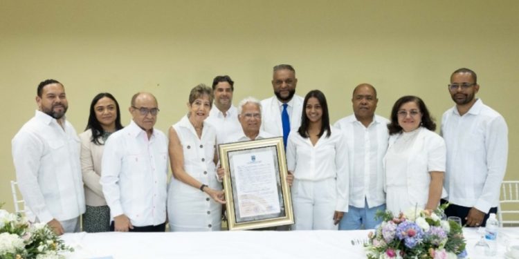 Sosúa reconoce a Luis López Ferreira como hijo adoptivo por su legado en el desarrollo turístico