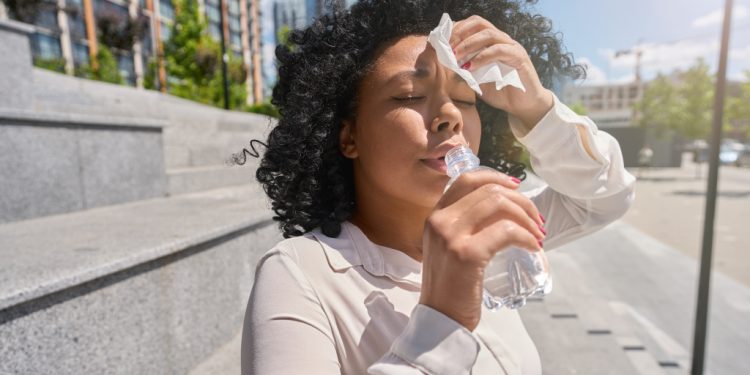 Altas temperaturas aumentan el riesgo de infecciones y enfermedades relacionadas con el calor, advierten expertos