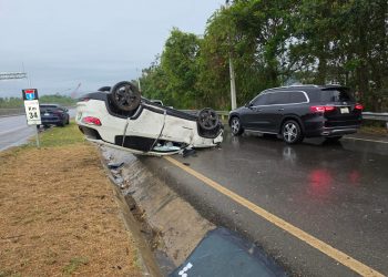 Dos heridos tras volcadura de yipeta en la Circunvalación Norte de Santiago