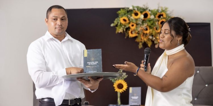 Abigail Santos presenta glosario jurídico para acercar el Derecho a la ciudadanía