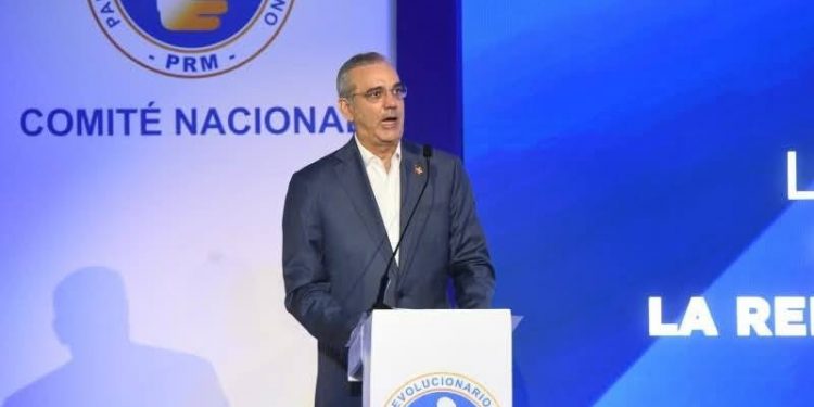 Abinader asume presidencia del PRM; Deligne Ascención y Juan Garrigó encabezan nueva dirección