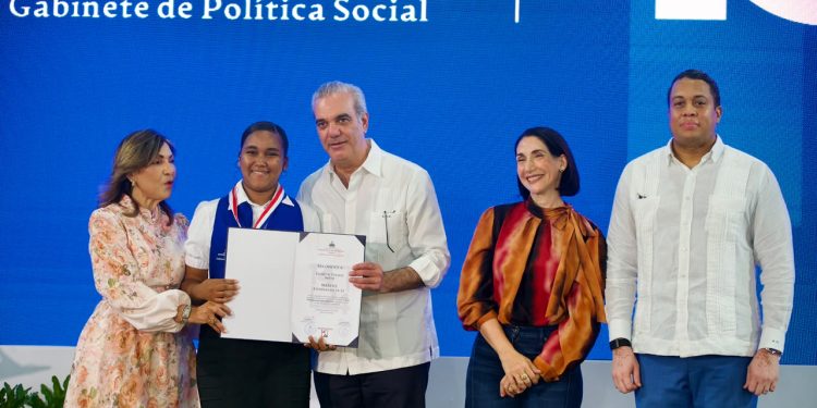 Abinader destaca transformación de más de 35 mil jóvenes a través de Oportunidad 14-24