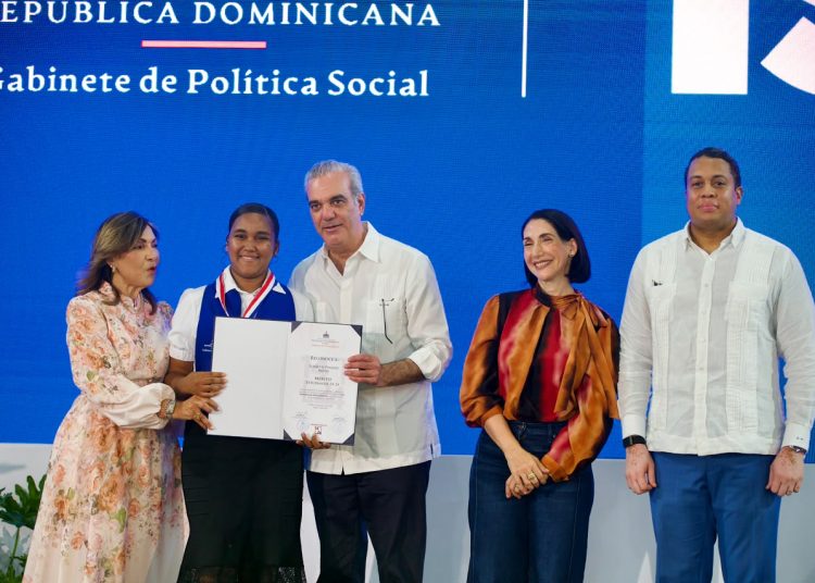 Abinader destaca transformación de más de 35 mil jóvenes a través de Oportunidad 14-24