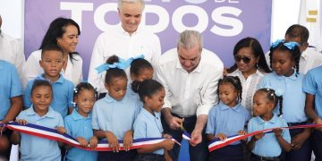 Abinader exhorta a las familias a enviar a sus hijos a las aulas desde el primer día de clases