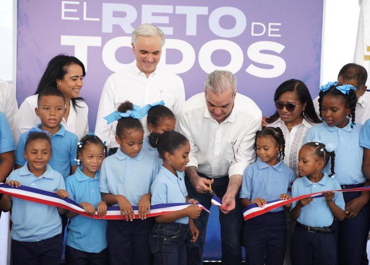 Abinader exhorta a las familias a enviar a sus hijos a las aulas desde el primer día de clases