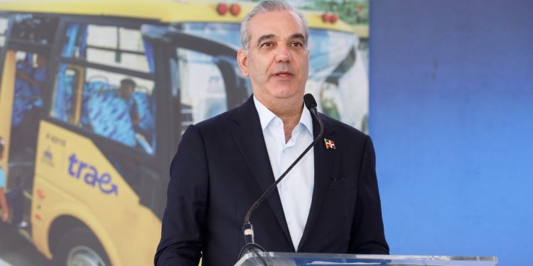 Gobierno de Abinader logra máxima calificación por excelencia del cuerpo docente nacional