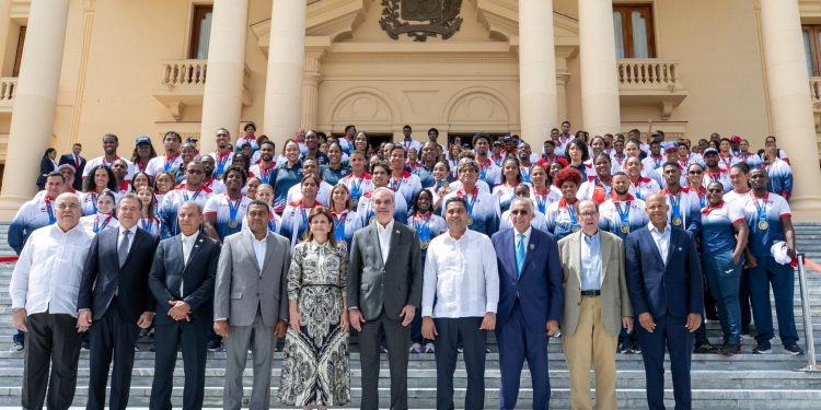 Abinader reforzará apoyo a atletas tras histórica actuación dominicana en Santo Domingo 2026