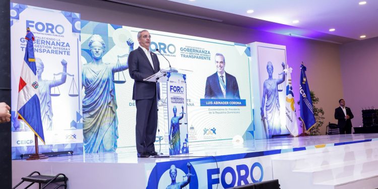 Abinader resalta nueva Ley de Contrataciones como paso clave hacia mayor transparencia en el Estado