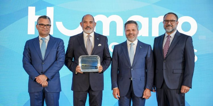 Humano Seguros reconoce el legado de José Zapata y presenta a Carlos Mitnik como nuevo gerente general