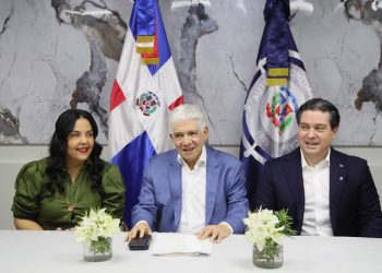 Alejandro Campos asume la dirección de APORDOM con enfoque en modernización portuaria