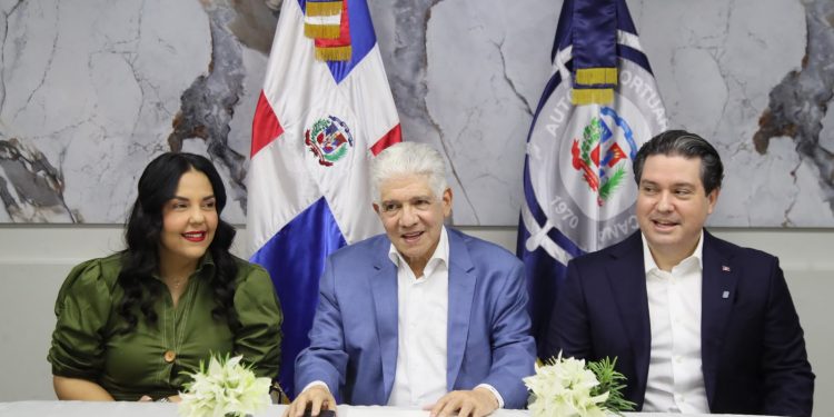 Alejandro Campos asume la dirección de APORDOM con enfoque en modernización portuaria
