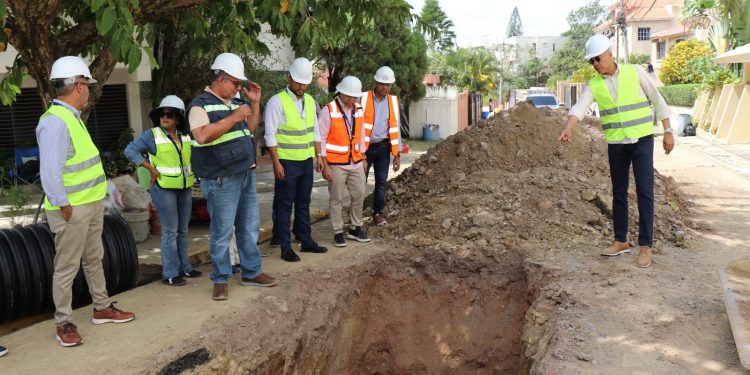 Andrés Cueto destaca que colector La Rosaleda contribuirá al saneamiento del río Yaque del Norte