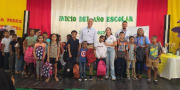 Andrés Cueto impulsa apoyo escolar para cientos de niños de Santiago
