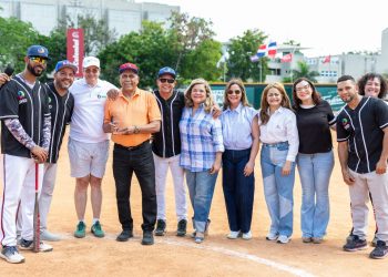 BHD dedica aniversario de su equipo de sóftbol femenino a Steven Puig por impulsar la igualdad de género