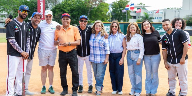 BHD dedica aniversario de su equipo de sóftbol femenino a Steven Puig por impulsar la igualdad de género