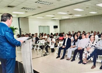 Sectores plantean revisar participación de regidores y diputados en el CDES
