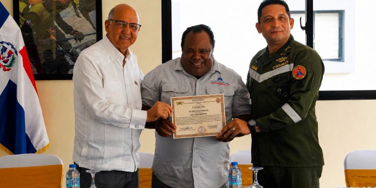 CTC capacita al CEMED en uso de drones para reforzar operaciones de emergencia y rescate
