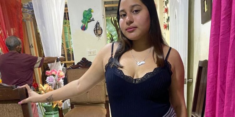 Continúa la búsqueda de Carla María López, joven de 18 años desaparecida tras salir en Santiago