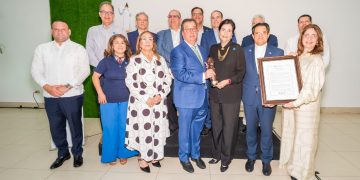 Centro León recibe el Premio Bonó Estratega Senior por su aporte al desarrollo cultural de Santiago