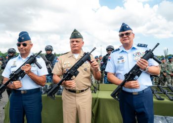 Defensa refuerza capacidad operativa de la Armada y Fuerza Aérea con nuevos equipos