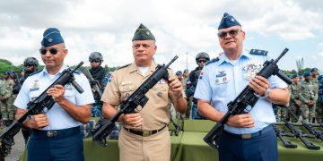 Defensa refuerza capacidad operativa de la Armada y Fuerza Aérea con nuevos equipos