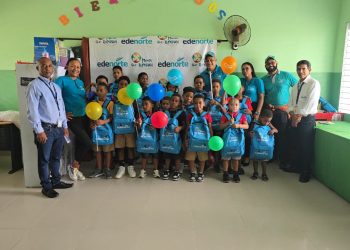 EDENORTE lleva mochilas y materiales escolares a cientos de estudiantes del Cibao