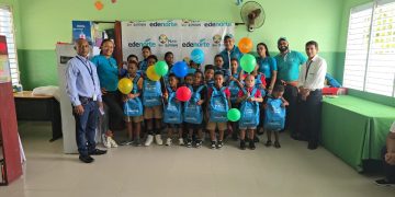 EDENORTE lleva mochilas y materiales escolares a cientos de estudiantes del Cibao