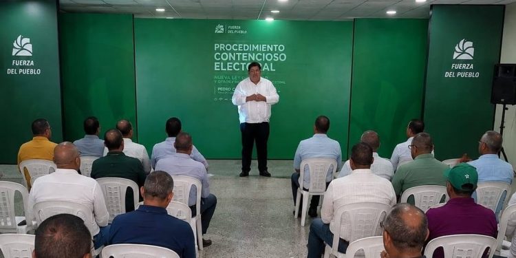 Fuerza del Pueblo capacita en Nagua a sus equipos jurídicos en materia electoral