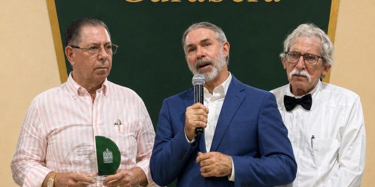 Fundación Genealogía Gurabera distingue personalidades por sus aportes a la comunidad