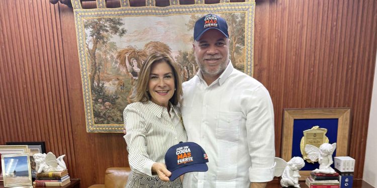 George Richardson gana la presidencia del CODIA con el respaldo de Carolina Mejía