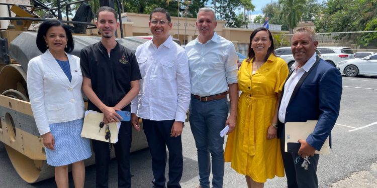 Gobierno anuncia primera etapa de asfaltado para barrios y calles de Navarrete