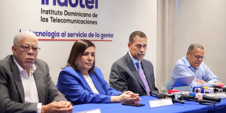 Indotel abre paso a mayor competencia con adjudicación de frecuencias a Viettel y Claro