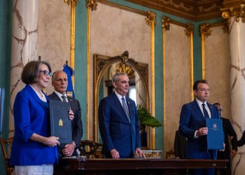 Honduras evalúa adquirir aeronaves y blindados fabricados en República Dominicana