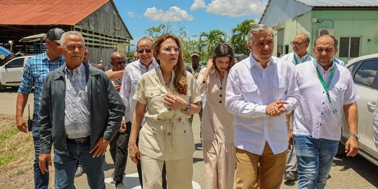 Iván Hernández destaca preparación de Carolina Mejía y la proyecta como opción presidencial para 2028