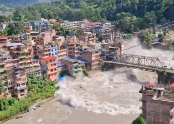 Tragedia en Nepal y el Tíbet deja más de 390 muertos y cerca de 1,500 desaparecidos