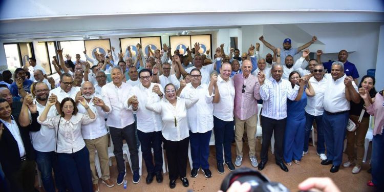 Rosa Santos es reelecta para continuar al frente del PRM en Santiago