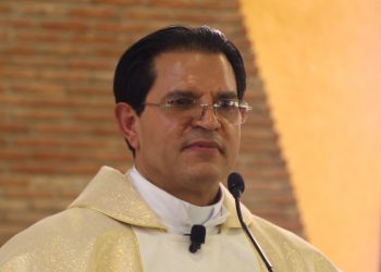 Secilio Espinal conmemora 25 años de vida sacerdotal con misa de acción de gracias