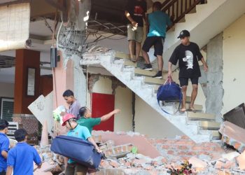Terremoto de magnitud 7,7 deja al menos dos muertos y daños materiales en Indonesia