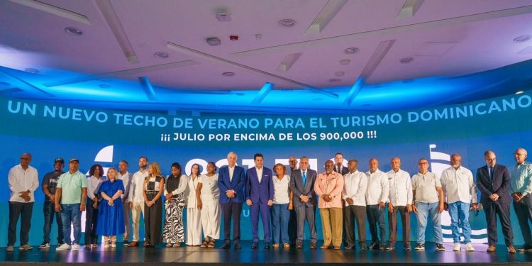 Turismo dominicano rompe récord con más de 7.7 millones de visitantes hasta julio
