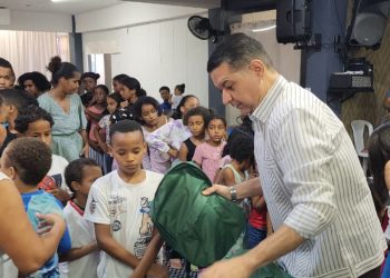 Dr. Víctor Tomás Méndez lleva útiles escolares y solidaridad a niños de Matanzas