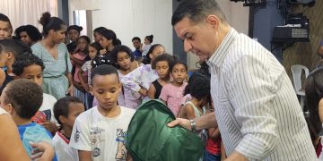 Dr. Víctor Tomás Méndez lleva útiles escolares y solidaridad a niños de Matanzas