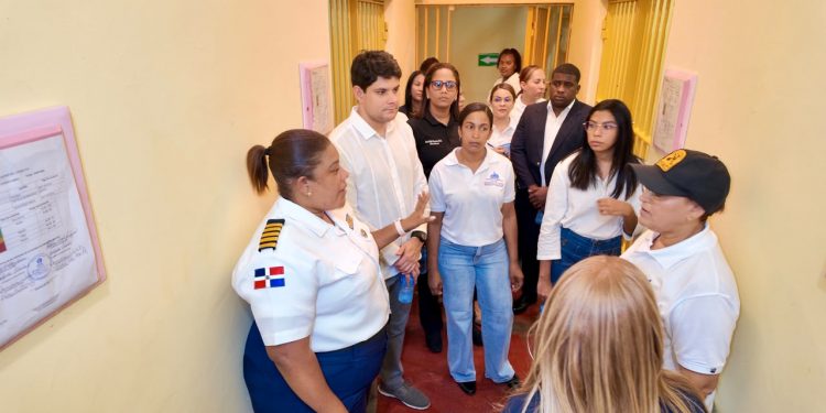 Ministerio de Justicia evalúa condiciones de centros penitenciarios en Santiago y La Vega