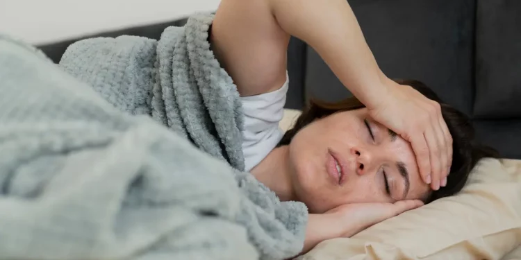 Especialistas advierten sobre el impacto de dormir poco en la salud física y mental