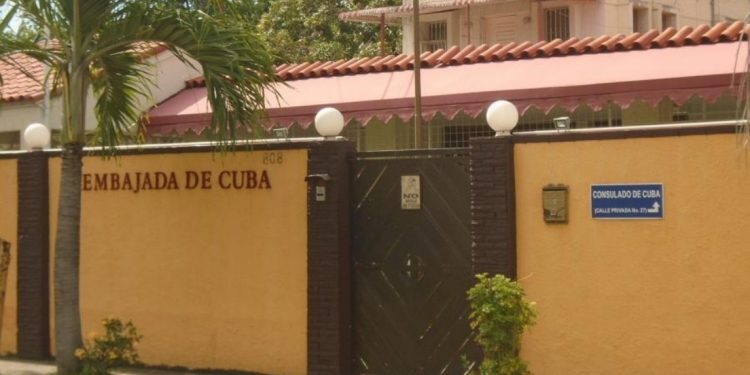 Cuba señala presiones de EE. UU. tras retiro de diplomáticos de República Dominicana