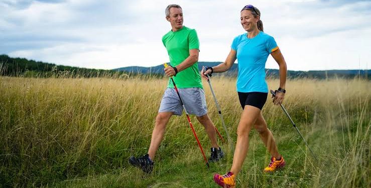 Caminar 30 minutos al día puede aportar importantes beneficios para la salud
