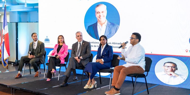 Abinader anuncia 300 becas para jóvenes dominicanos en Nueva York