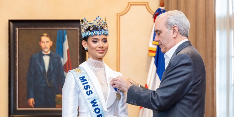 Abinader honra a Joheirry Mola con Medalla Presidencial tras conquistar Miss Mundo 2026
